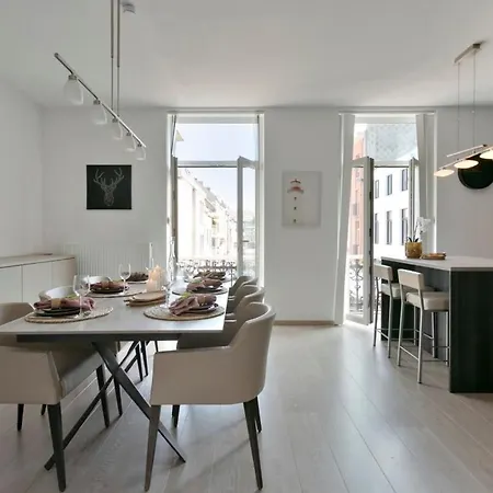 Huswell - Mimi's House - Family By The Apartment