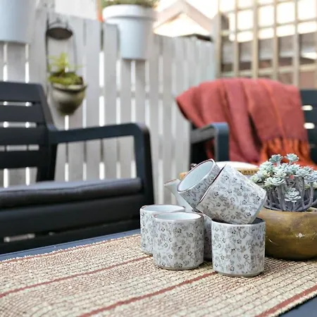 Huswell - Mimi's House - Family By The *