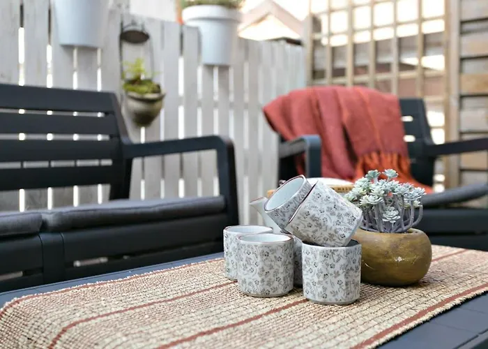 Huswell - Mimi's House - Family By The *